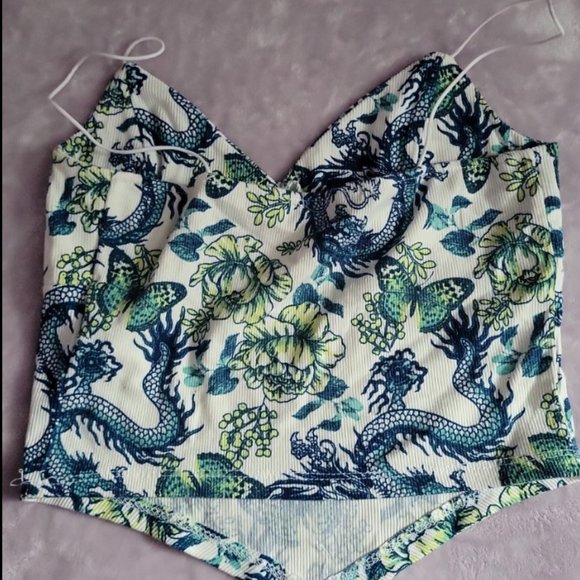 triangle crop top - Picture 3 of 3